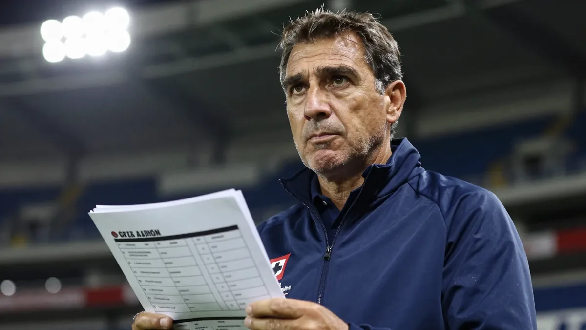 Joel Huiqui confirmed Cruz Azul's starting eleven for Sunday's match against Santos Laguna, who arrive at Estadio Banorte...