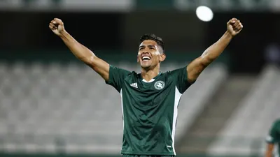 El delantero Neymar anotó un gol decisivo en el duelo contra Chapecoense, celebrando con una curiosa referencia al póker