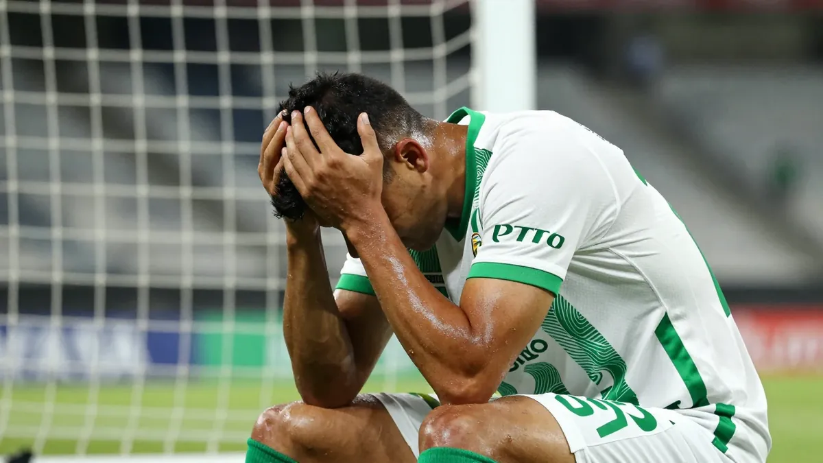Un solitario gol de José Paradela en el minuto 89 le dio la victoria a Cruz Azul sobre Santos Laguna en el Estadio...
