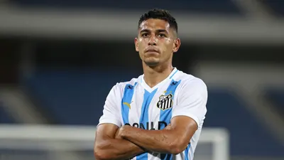 Santos Laguna oficializa la llegada de Gastón Martirena en préstamo desde Racing, con opción de compra