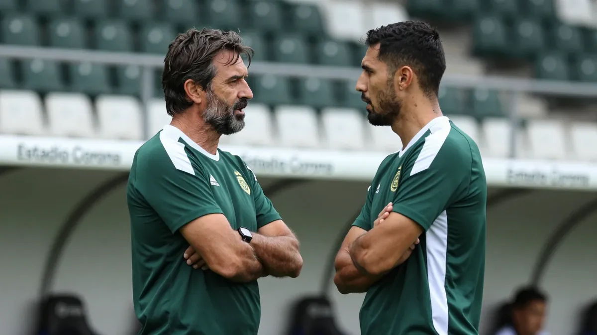 El entrenador de River Plate, Eduardo Coudet, tuvo un enfrentamiento con el delantero Rafael Santos Borré durante el...